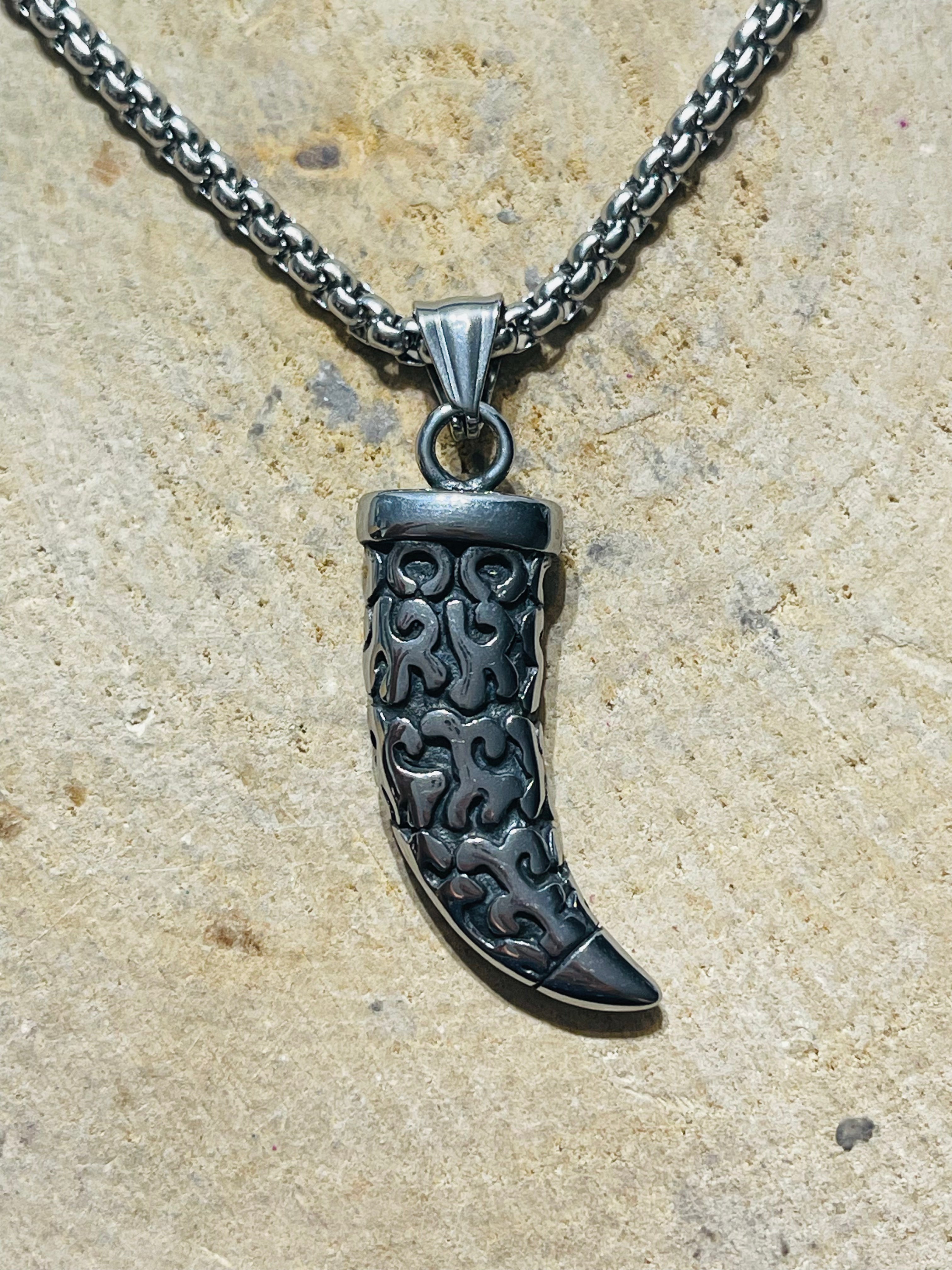 Collier Viking Dent de Loup Fenrir | Le Comptoir Viking Collier Viking Dent de Loup Fenrir | Le Comptoir Viking
