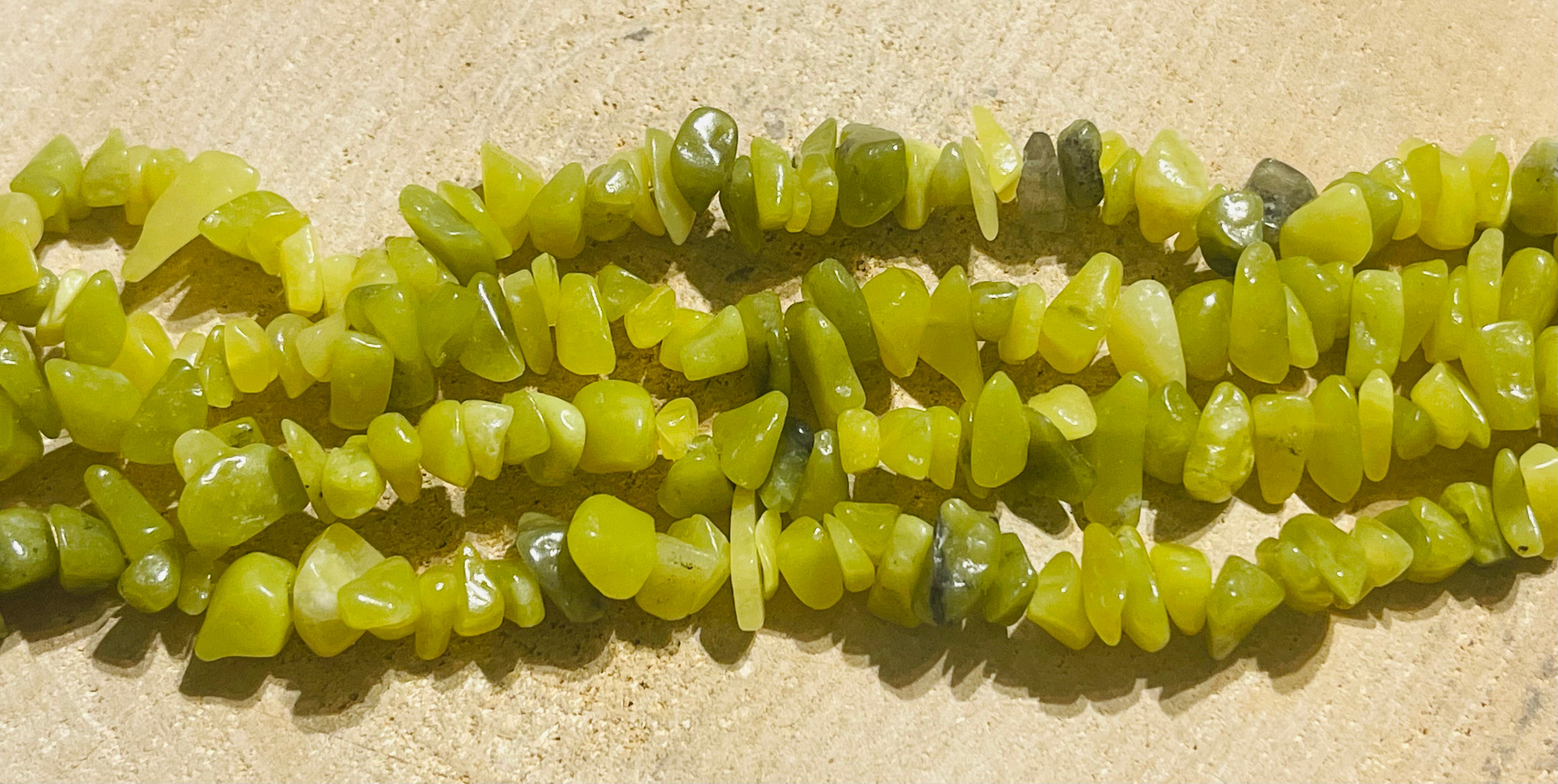 RARE !! SAPHIR VERT D'AUSTRALIE ( COEUR ) : 5.7 mm x 5 mm RARE !! SAPHIR VERT D'AUSTRALIE ( COEUR ) : 5.7 mm x 5 mm