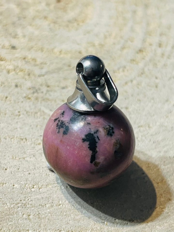 Pendentif Bouteille de parfum en pierre naturelle Rhodonite - Les bijoux de Théa