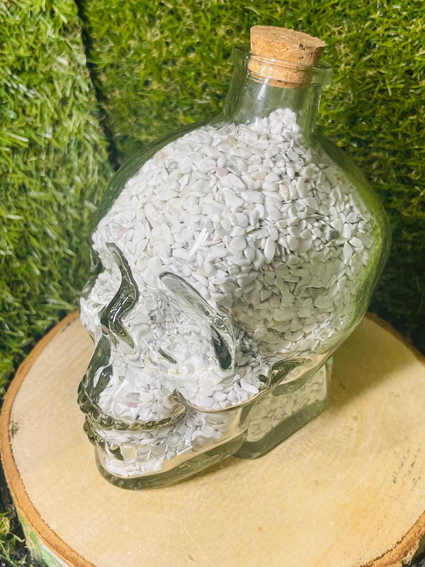 Tête de mort, Skull, Crâne rempli de pépites en pierre naturelle Howlite