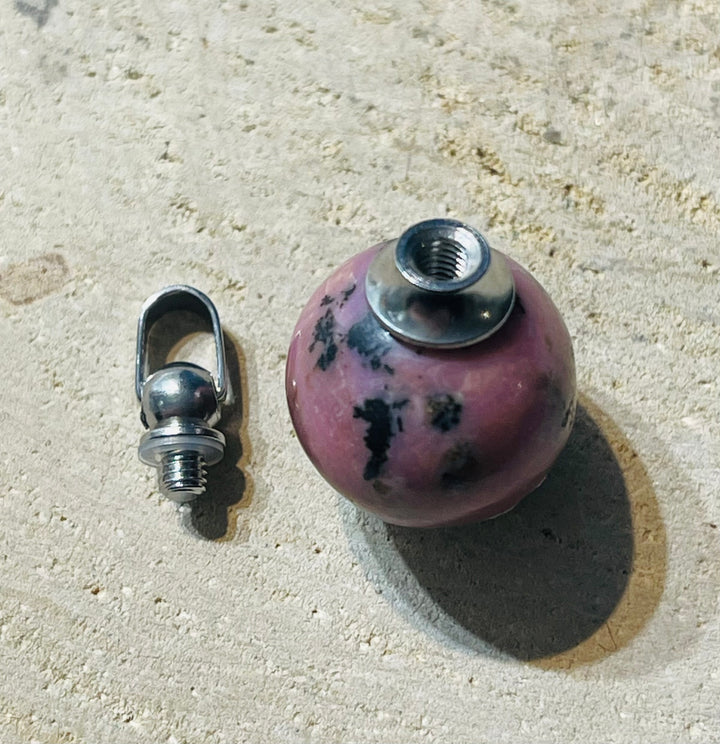 Pendentif Bouteille de parfum en pierre naturelle Rhodonite - Les bijoux de Théa