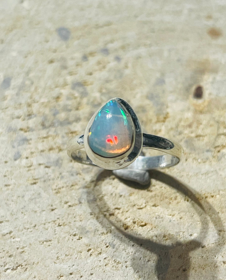 Bague en Argent 925 sertie d'une Opale Welo d’Ethiopie, Taille 56 - les bijoux de Thea 