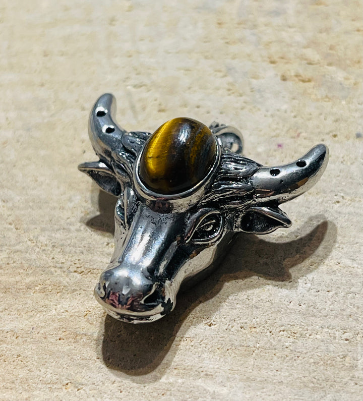 Pendentif tête de taureau en Œil de tigre - les bijoux de Thea