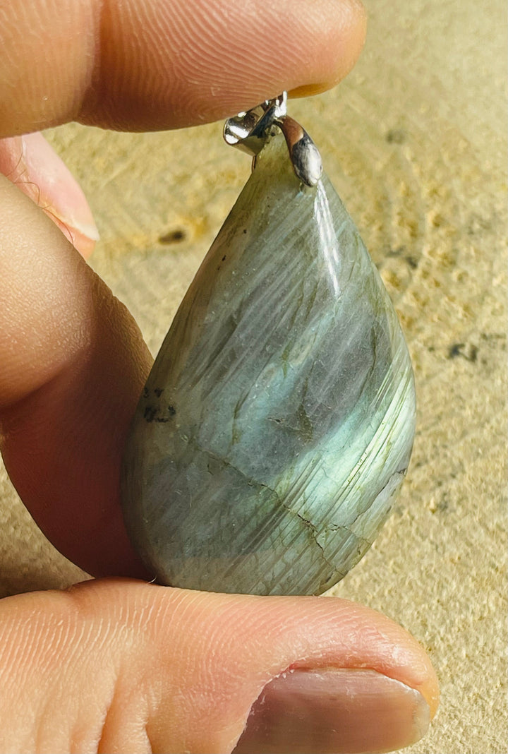 Pendentif Labradorite cabochon au choix - les bijoux de Thea 