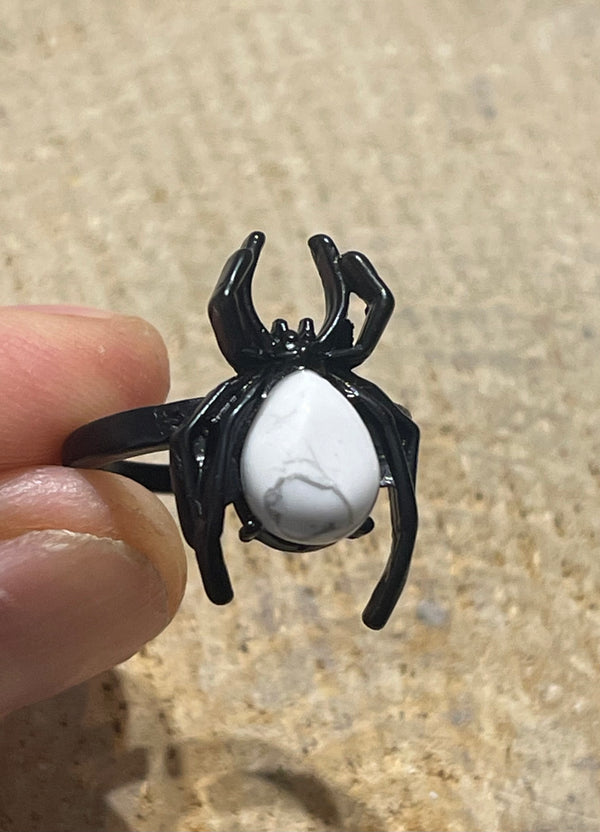 Bague Araignée en Howlite, Taille 53-59 (réglable) - les bijoux de Thea
