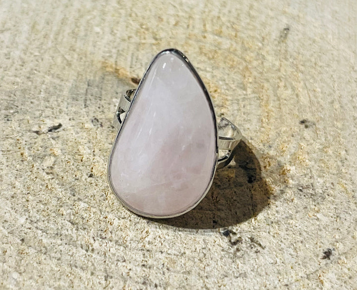 Bague sertie d’une Quartz rose, taille réglable - les bijoux de Thea 