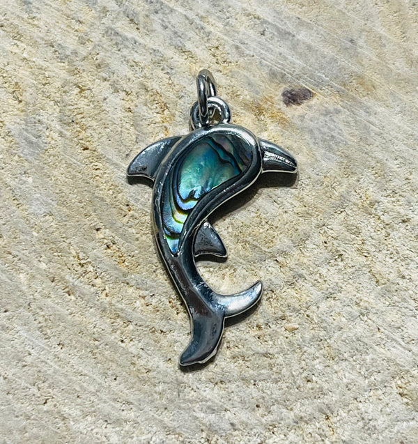 Pendentif Dauphin en coquille d’Ormeau - les bijoux de Thea