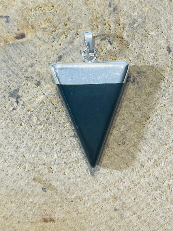 Pendentif Triangle en Onyx - les bijoux de Thea 