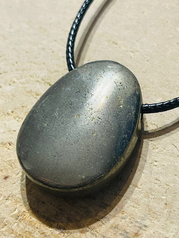 Pendentif en Pyrite - les bijoux de Thea
