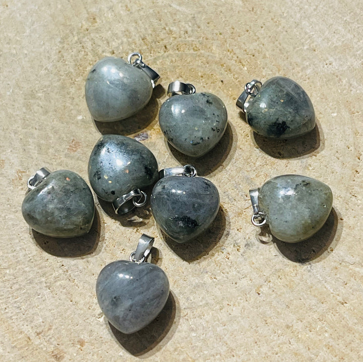 Pendentif en Labradorite en forme de cœur - les bijoux de Thea