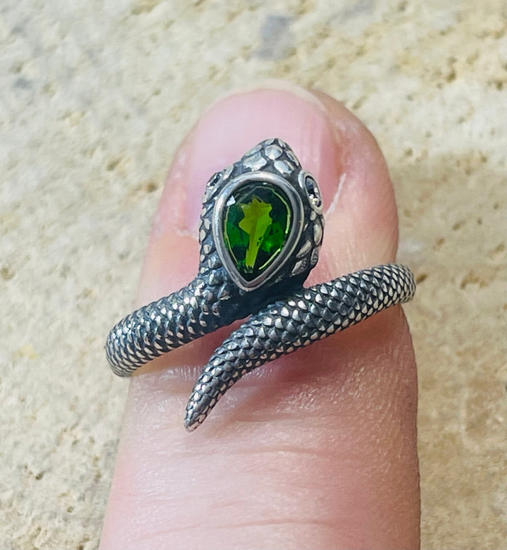 Bague Serpent en Argent 925 sertie d’une Diopside, Taille 57-60 (réglable) - les bijoux de Thea 