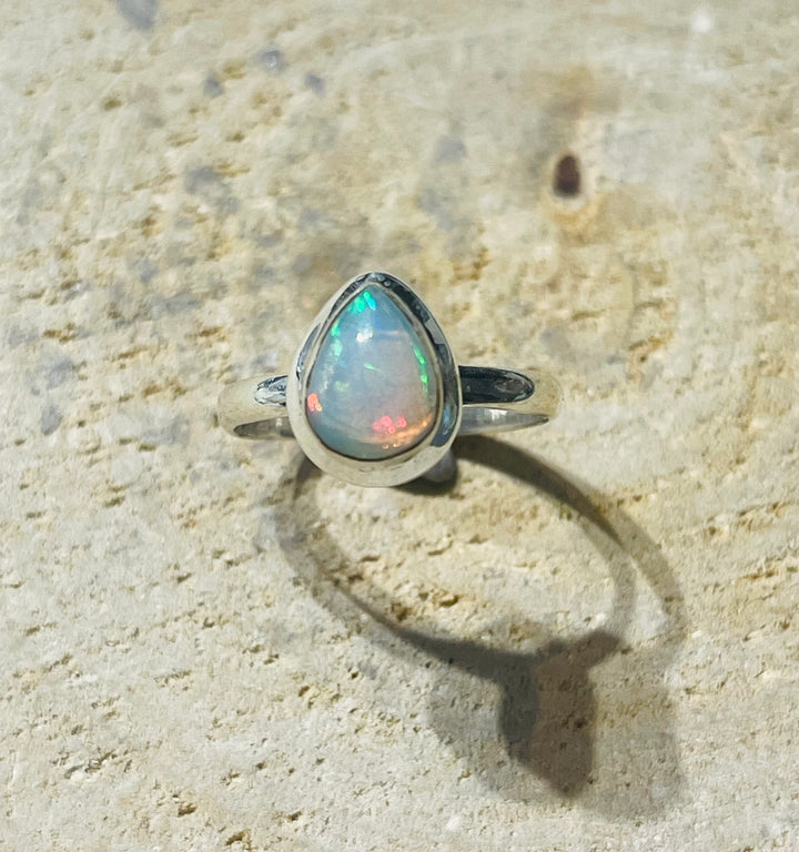 Bague en Argent 925 sertie d'une Opale Welo d’Ethiopie, Taille 56 - les bijoux de Thea 