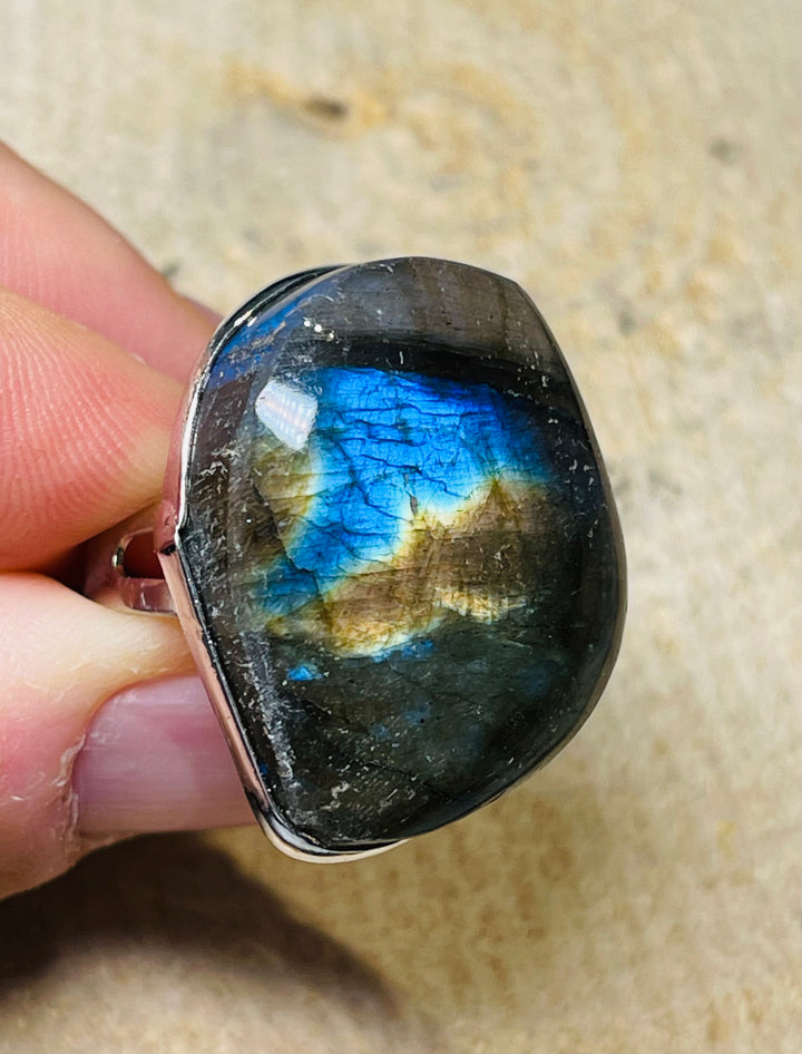 Bague sertie de Labradorite, taille réglable (3) - les bijoux de Thea 