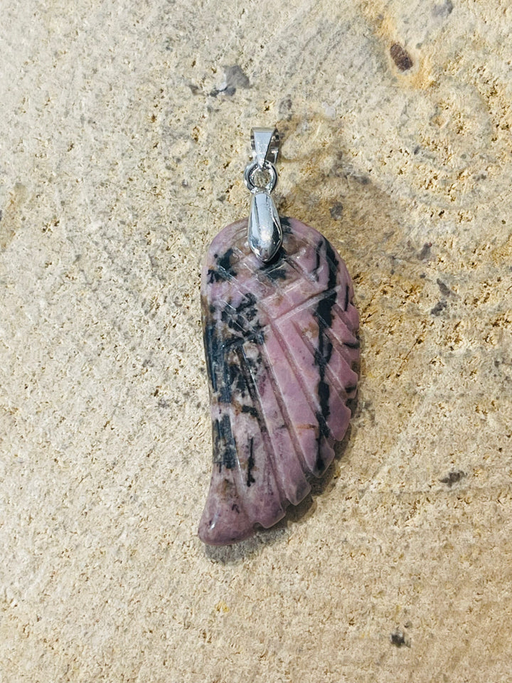 Pendentif Aile d’ange en Rhodonite - les bijoux de Thea