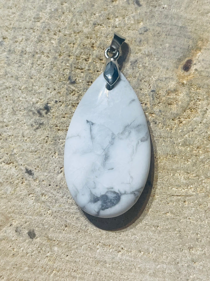 Pendentif en Howlite au choix - les bijoux de Thea 