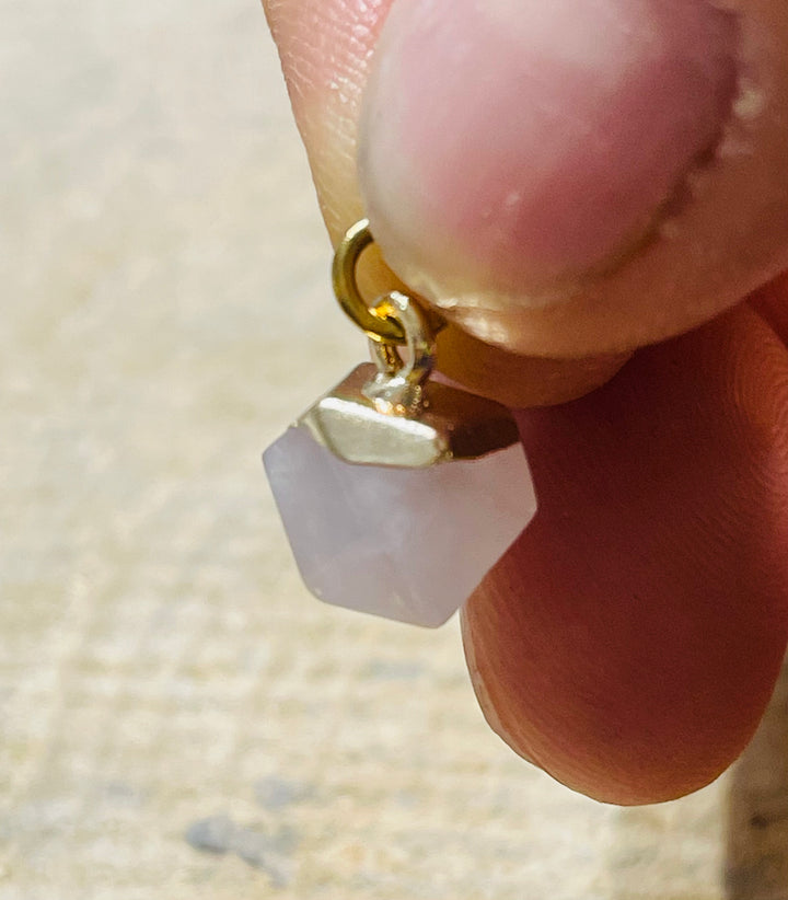 Pendentif en Quartz rose à facette - les bijoux de Thea 