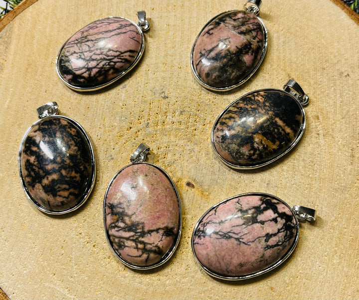 Pendentif ovale en Rhodonite - les bijoux de Thea 