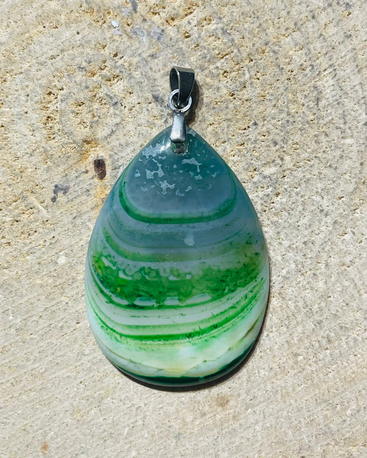 Pendentif en Agate verte - les bijoux de Thea 