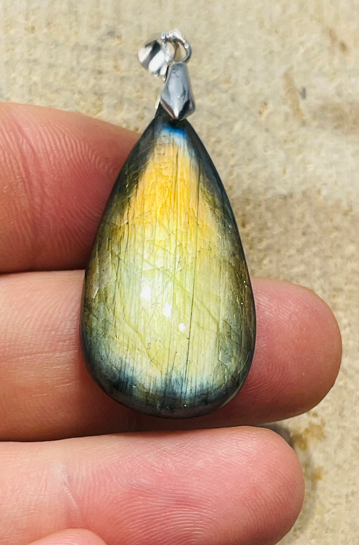 Pendentif en Labradorite (2) - les bijoux de Thea 