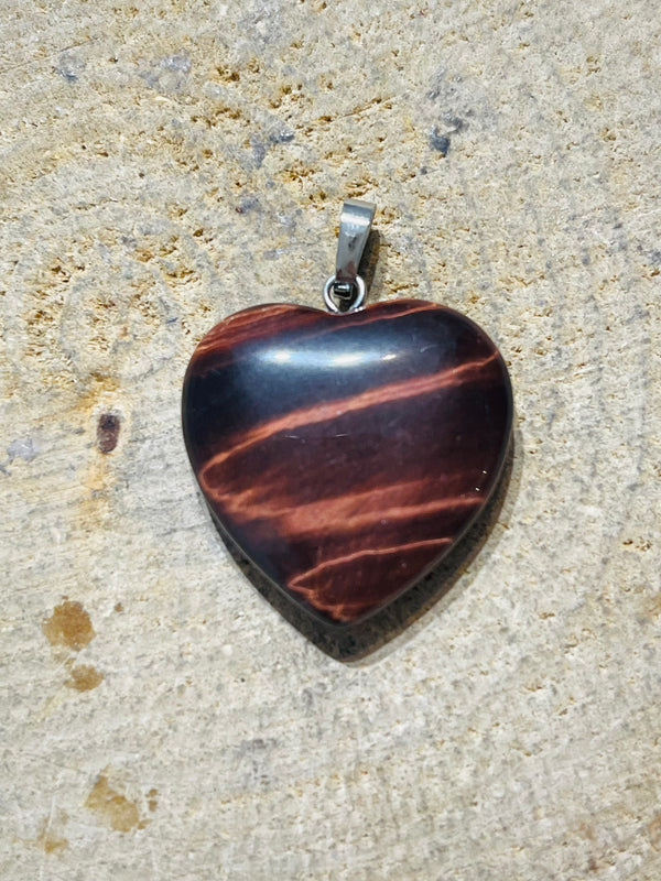 Pendentif en Oeil de Taureau en forme de cœur - les bijoux de Thea 