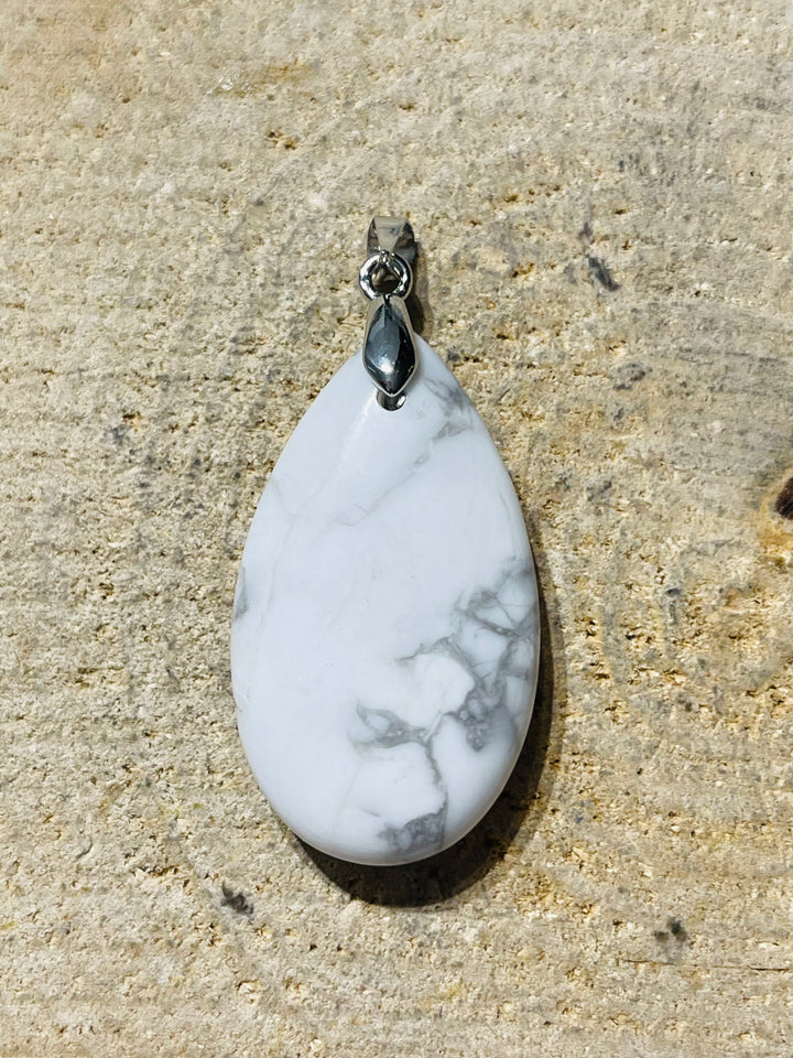 Pendentif en Howlite au choix - les bijoux de Thea 