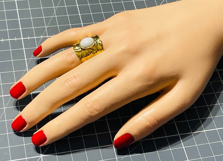 Bague sertie d´un Jade blanc, taille réglable - les bijoux de Thea 