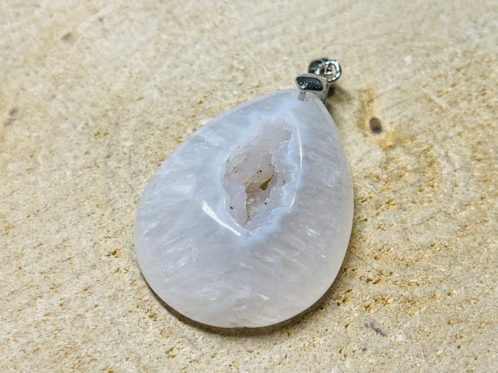 Pendentif serti d’une Agate druzy - Les bijoux de Théa