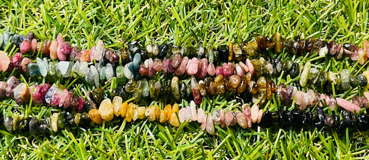 Perles naturelles chips / pépites en Tourmaline multicolore en 5-7 mm (fil de 40 cm) - Les bijoux de Théa