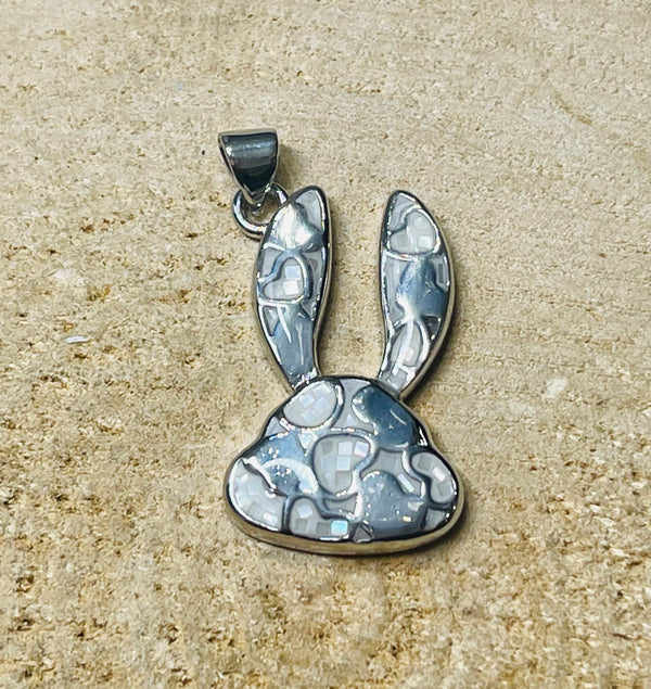 Pendentif Lapin coeur en coquille d’Ormeau blanc - Les bijoux de Théa