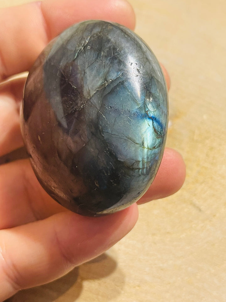 Gros Galet / pierre roulée en Labradorite (3) - les bijoux de Thea 