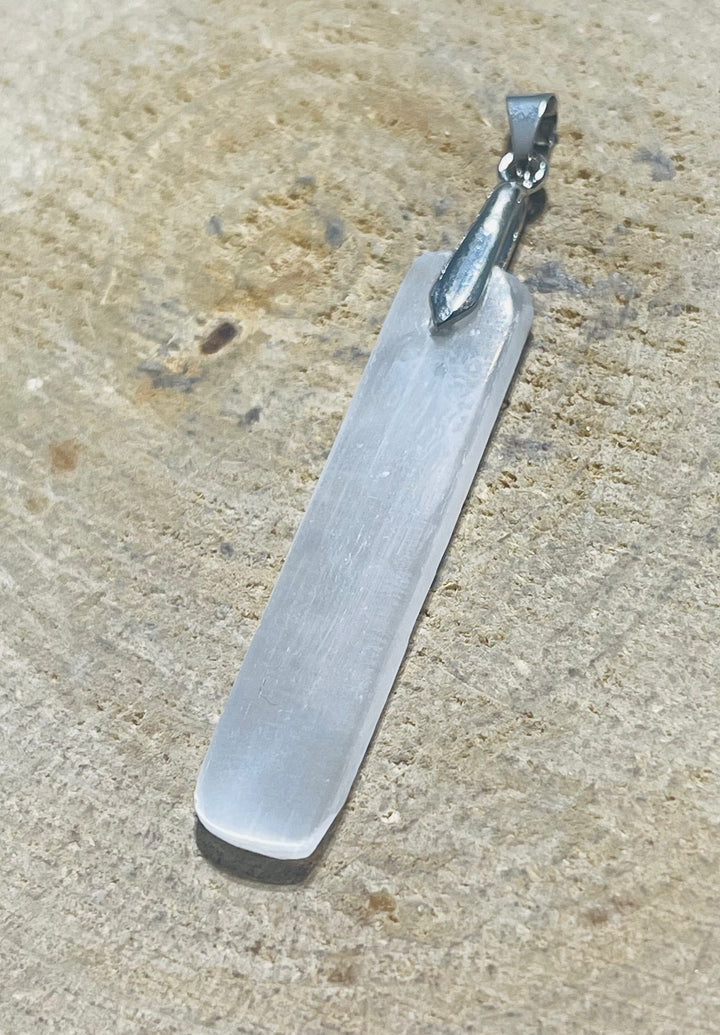 Pendentif en Sélénite - les bijoux de Thea 