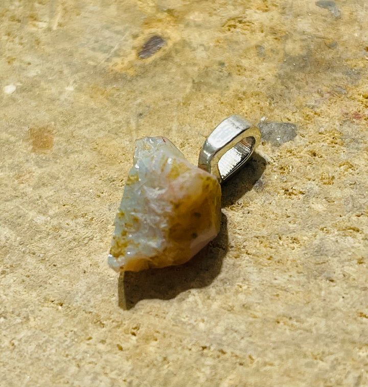 Pendentif en Opale Welo d’Ethiopie brute (4) - les bijoux de Thea 