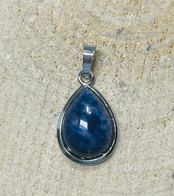 Pendentif en Sodalite en goutte d’eau - les bijoux de Thea