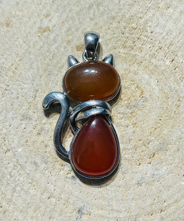 Pendentif Cornaline cabochon en forme de chat - les bijoux de Thea 