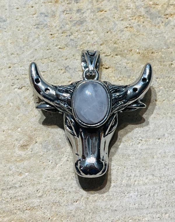 Pendentif tête de taureau en Quartz rose - les bijoux de Thea
