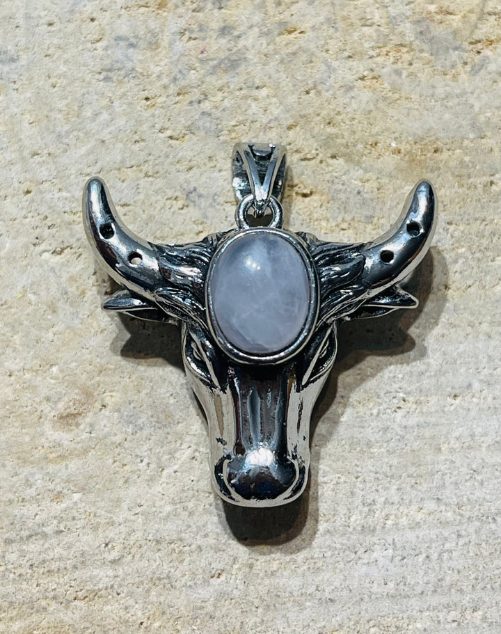 Pendentif tête de taureau en Quartz rose - les bijoux de Thea