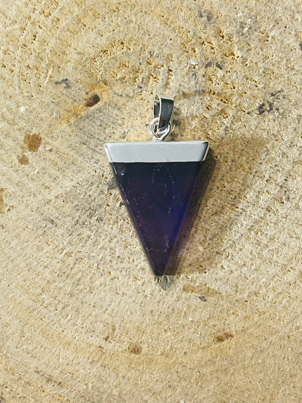 Pendentif Triangle en Améthyste - les bijoux de Thea