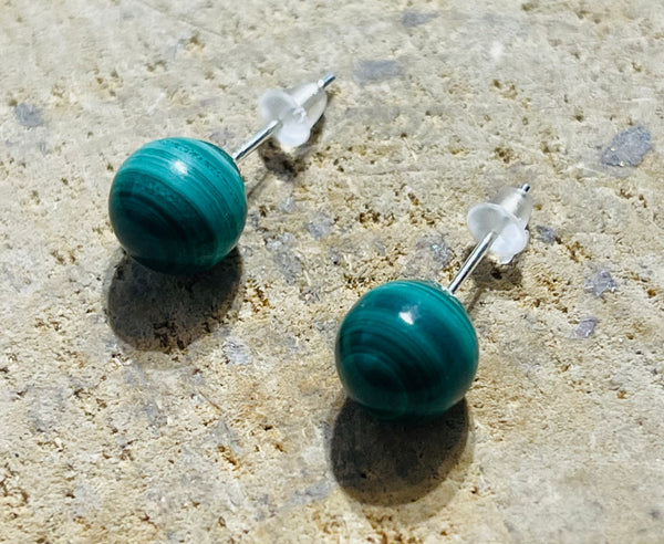 Paire de boucles d’oreilles en Argent 925 sertie de Malachite 8 mm - les bijoux de Thea