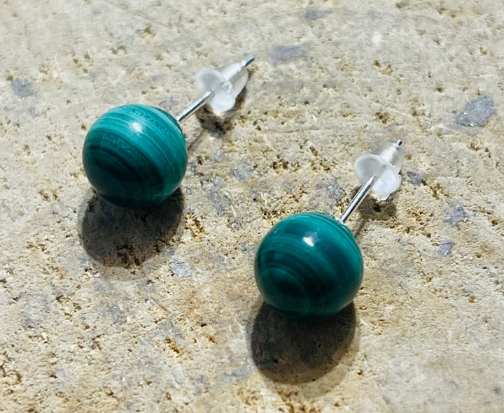 Paire de boucles d’oreilles en Argent 925 sertie de Malachite 8 mm - les bijoux de Thea