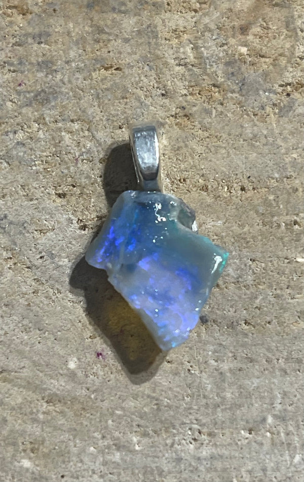 Pendentif en Opale brute d’Australie bleue violette (2) - les bijoux de Thea 