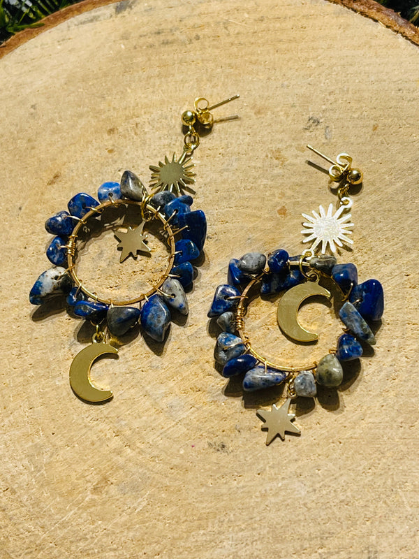 Paire de boucles d’oreilles en Lapis-lazuli avec soleil, lune, étoile - les bijoux de Thea