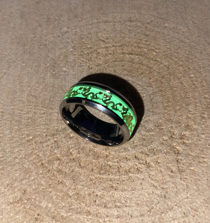 Bague phosphorescente en Acier avec dragon doré, Taille 57 - Les bijoux de Théa