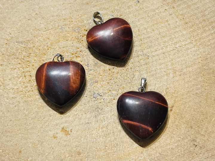 Pendentif en Oeil de Taureau en forme de cœur - les bijoux de Thea 