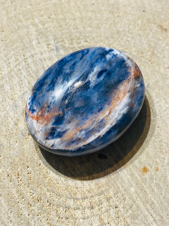 Galet en Sodalite - les bijoux de Thea 