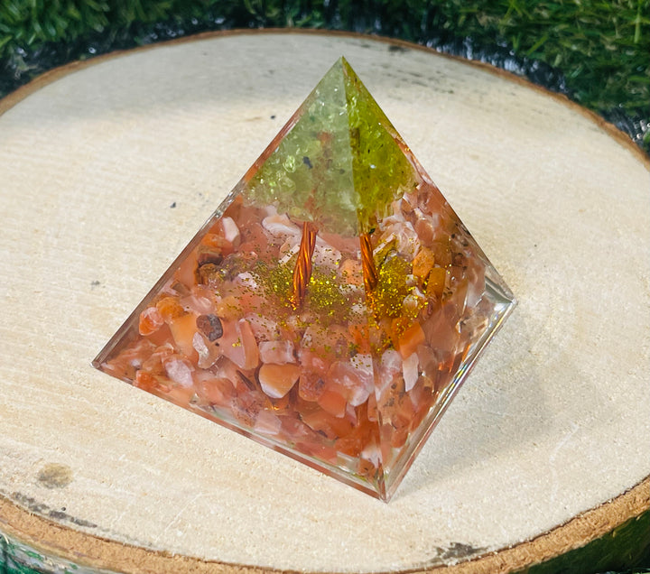 Orgonite avec Cornaline et arbre en Péridot (23) - les bijoux de Thea 