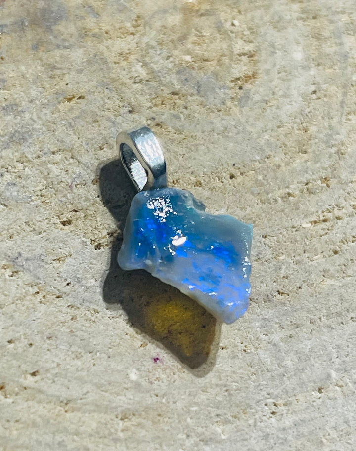 Pendentif en Opale brute d’Australie bleue violette (2) - les bijoux de Thea 