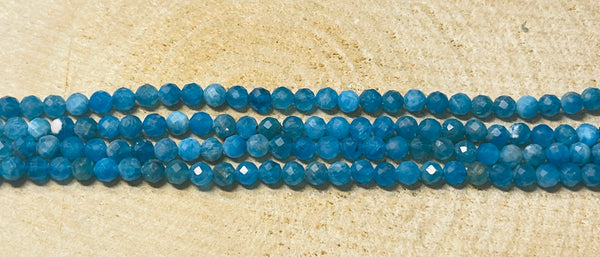 Perles naturelles en Apatite bleue facettée en 4 mm - Les bijoux de Théa