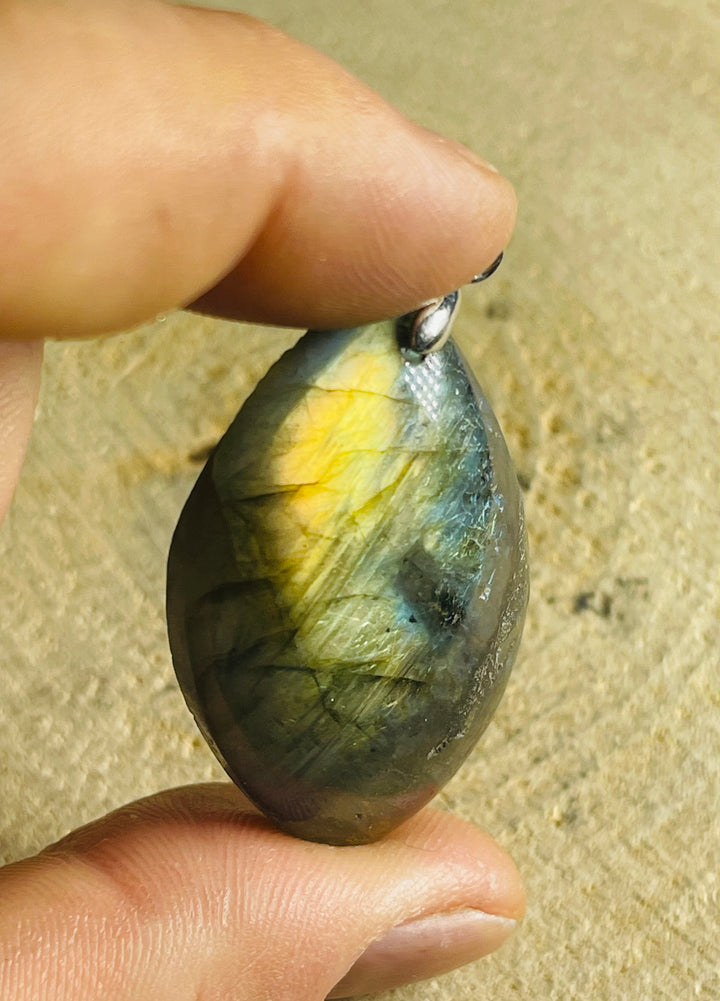 Pendentif Labradorite cabochon au choix - les bijoux de Thea 