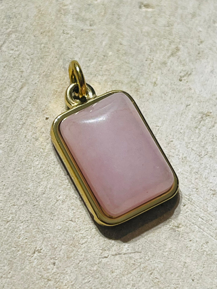 Pendentif rectangle en Quartz rose - les bijoux de Thea 