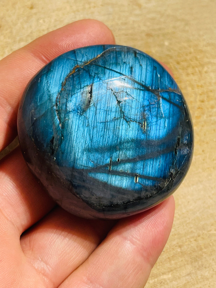 Gros Galet en Labradorite bleue (1) - les bijoux de Thea 